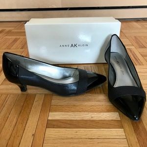 Anne Klein Black leather kitten heel pump Size 7.5